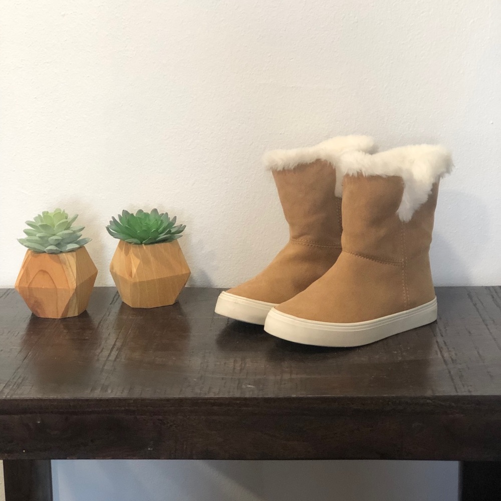 Old Navy tan boots